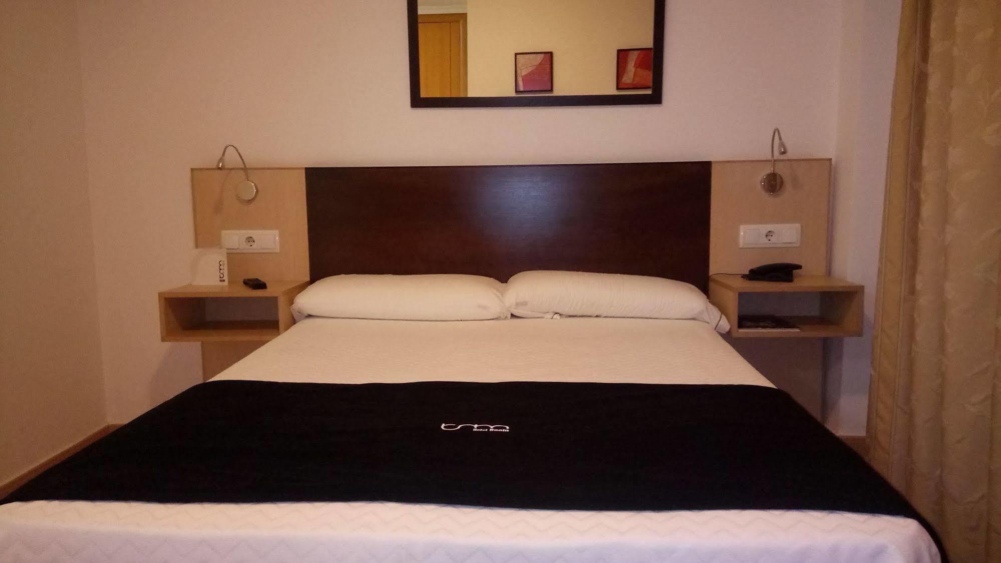Hotel Room Понтеведра Экстерьер фото