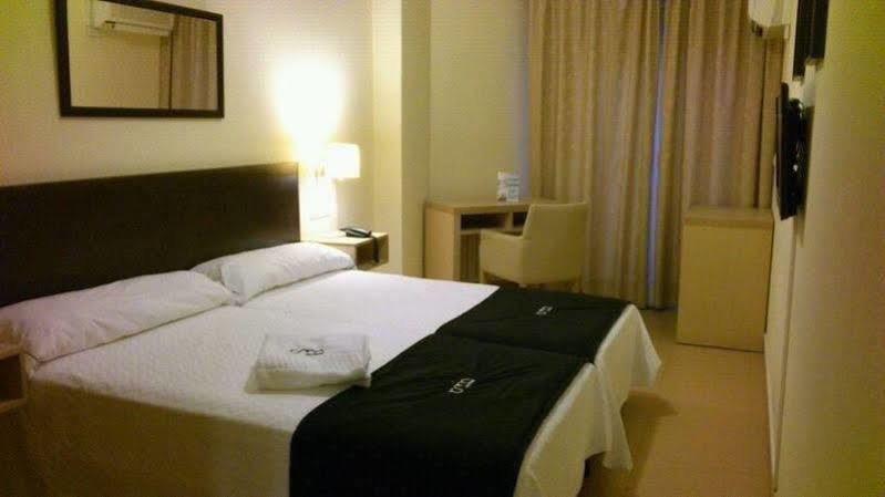 Hotel Room Понтеведра Экстерьер фото